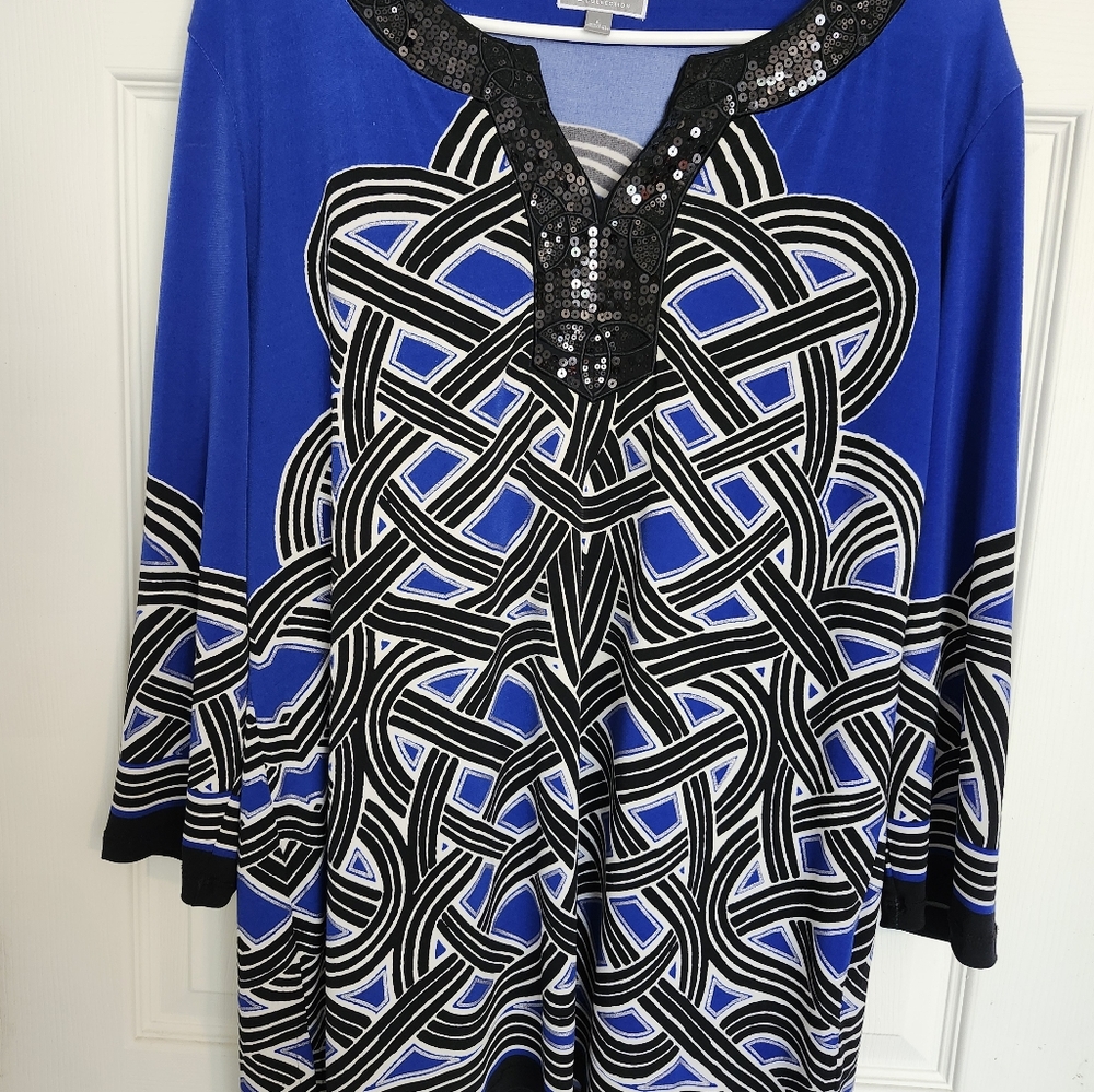 A blouse in a unique design by JM Collection. Size L. Dressy but comfortable.